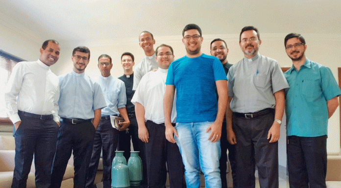 Encontro com os padres mais jovens da diocese: momento de alegria e de gratidão a Deus
