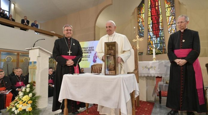Papa aos sacerdotes: não tenham medo de gastar a vida por amor