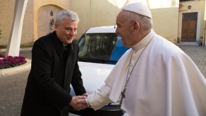 papa-esmolaria-apostolica