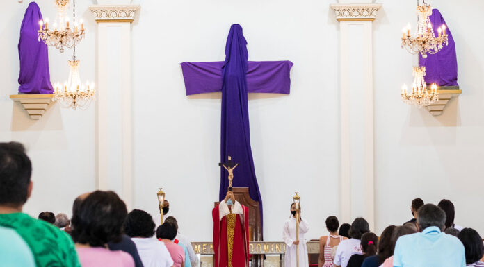 Celebração da Adoração da Santa Cruz: “foi por amor e foi por mim”, exorta Dom Giovani
