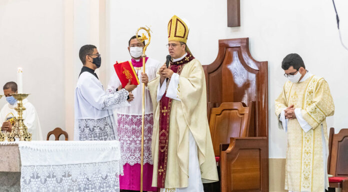 “O sacerdote é o refúgio às pessoas que sofrem, que querem uma cura, uma palavra de esperança”, diz Dom Giovani na Missa dos Santos Óleos