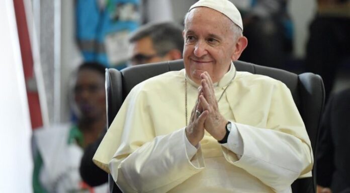 Francisco em livro de Cantalamessa: jovem, tenha coragem de se abrir a Deus