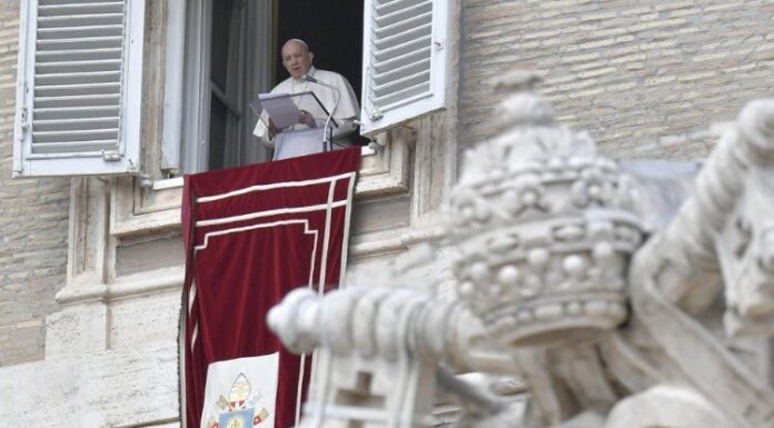 O Papa no Regina Coeli: não existe um cristianismo à distância