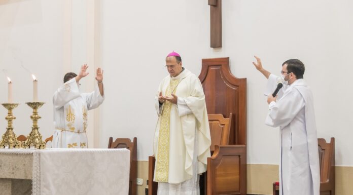 Coral Infantil Sant’Ana prestou homenagem a Dom Giovani Carlos por ocasião dos seus 53 anos de vida