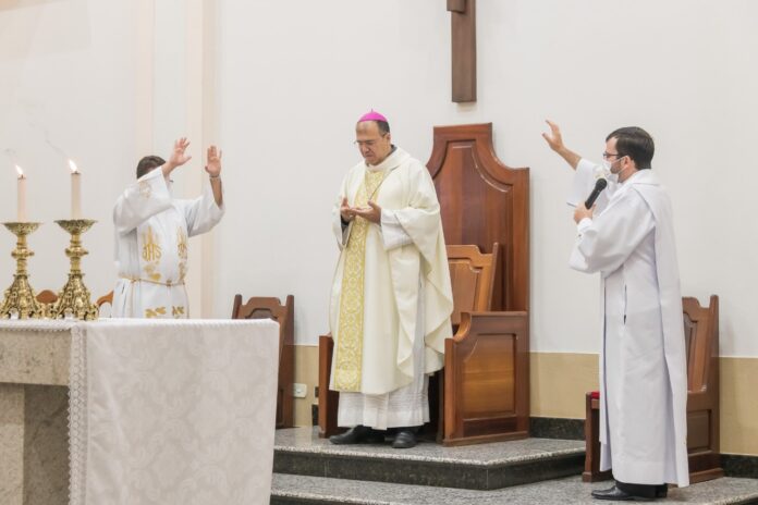 missa acao de gracas anivesario 53 anos dom giovani carlos bispo diocesano de uruacu go (32)