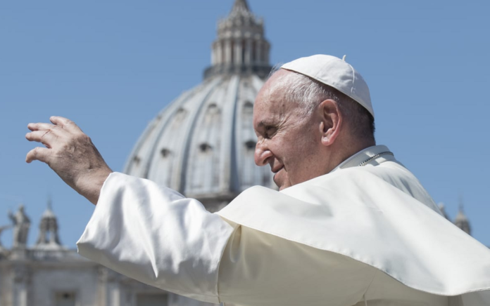 Papa-Francisco-acenando-Vatican-Media.png