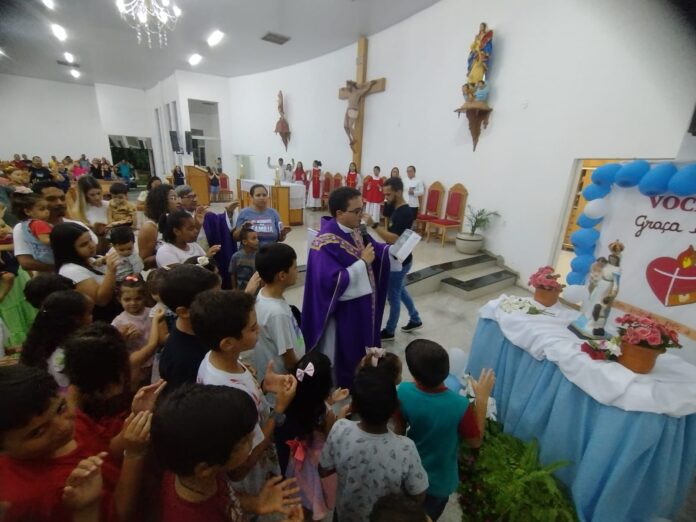 visita imagem peregrina mae e rainha das vocacoes diocese de uruacu go (1)