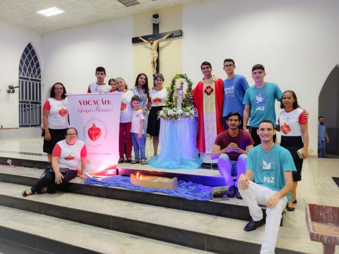 visita da imagem peregrina mae e rainha das vocacoes paroquia nossa senhora aparecida minacu go (5)