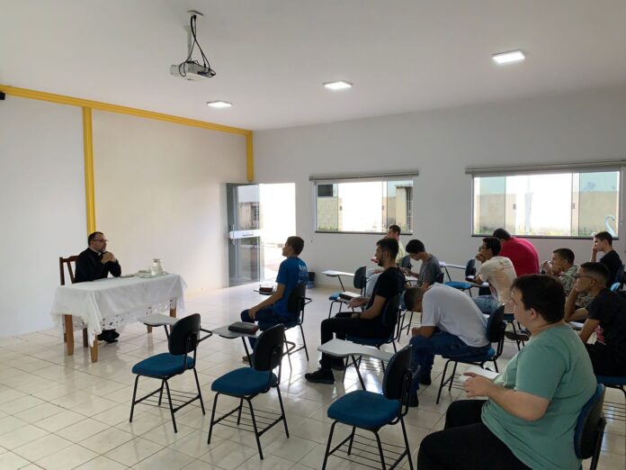 projeto samuel e 48 adoracao pelos sacerdotes diocese de uruacu go (16)