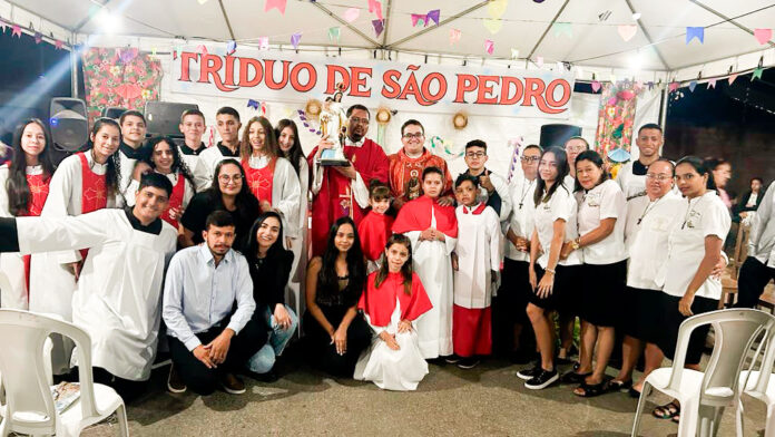 visita da imagem peregrina mae e rainha das vocacoes a paroquia sao sebastiao de rianapolis go (2)